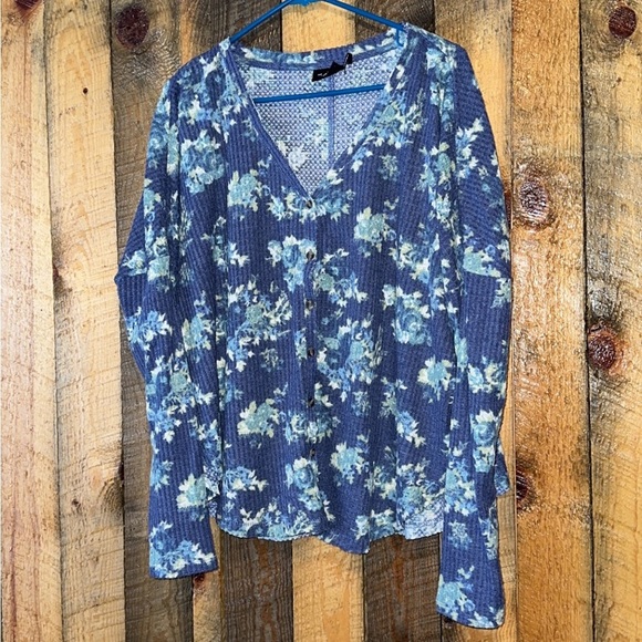 Beautiful floral top - Picture 1 of 1